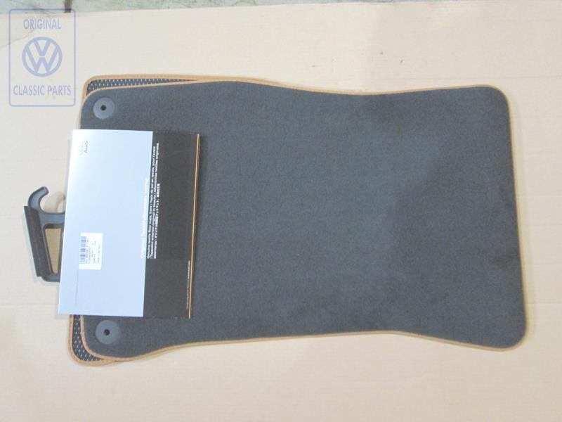 Original VW 1 Set Foot Mats Soul (Black)/Cognac Brown - 8K2863691A VMU