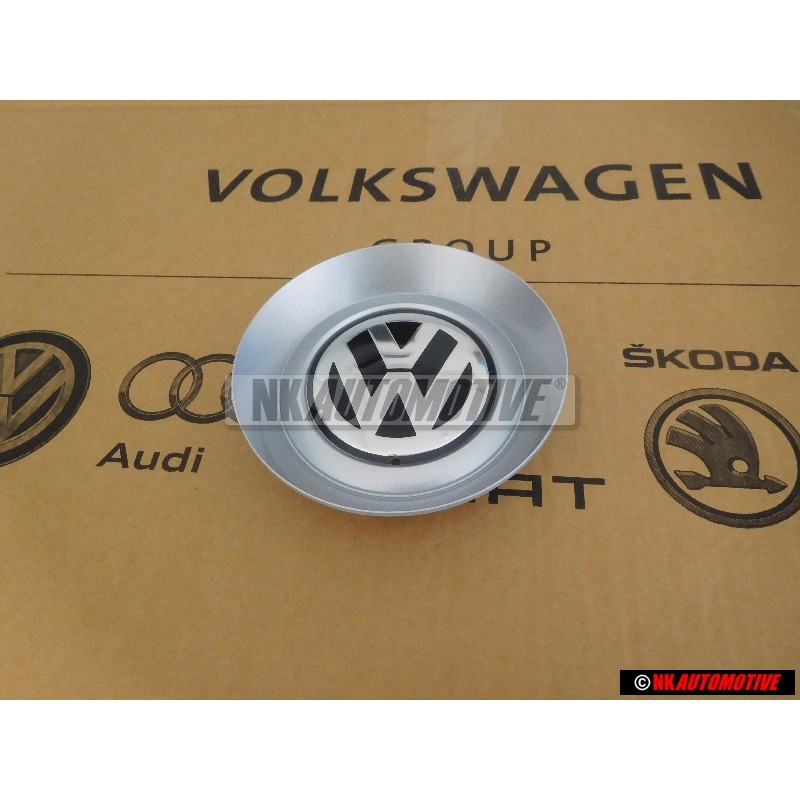 Original VW Hup Cap Brilliant Chrome/Dolomite Grey - 3D0601149D GRB